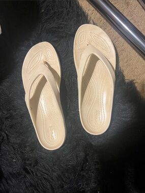 CROCS Women's Tan Beige Flip Sandals